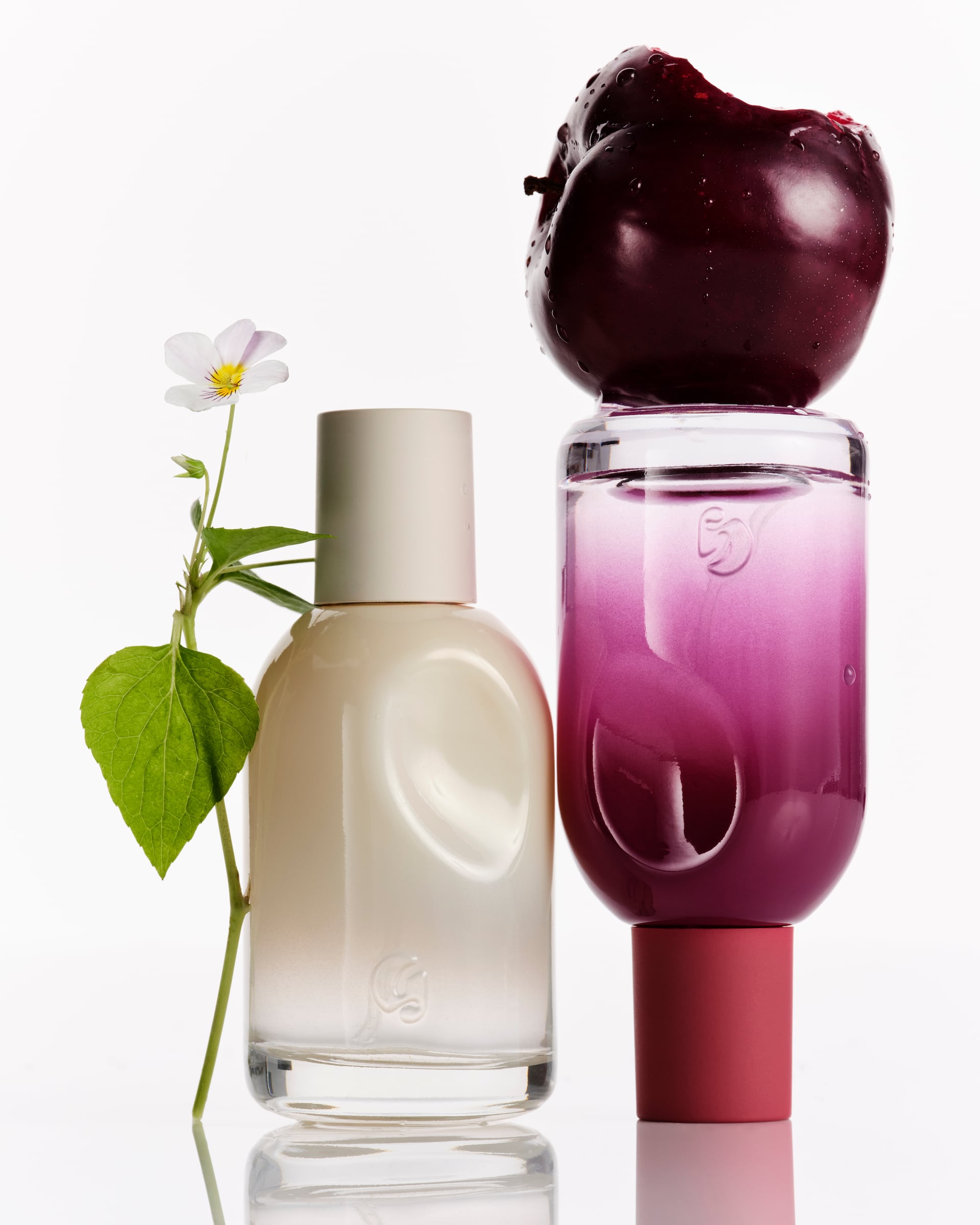 What does Glossier new perfume smell like? Get the scent details revealed!