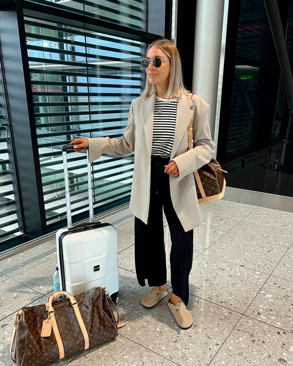 what should wear travel? pack smart airport fashion guide 2024