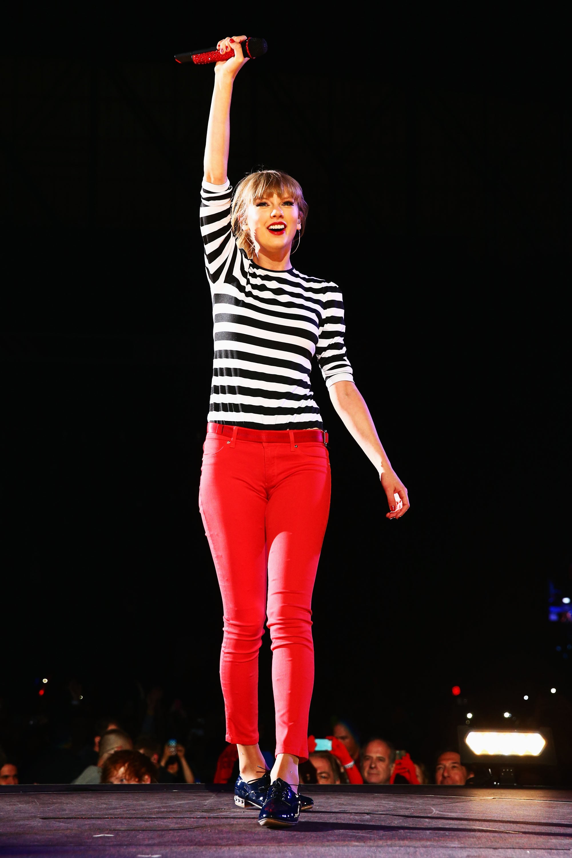 taylor swift wearing tight jeans how she styles them perfectly for every event
