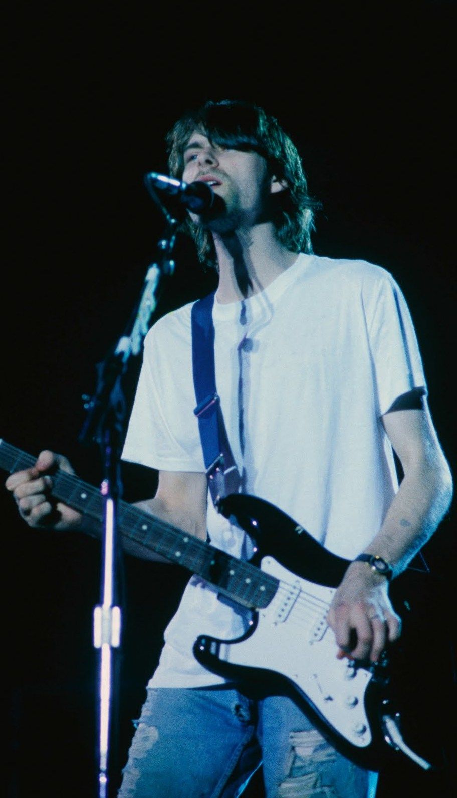 kurt cobain weight in 1993 his height and body before death