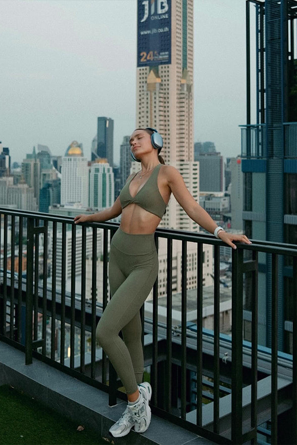 Do Leggings Stretch Out Over Time? 5 Tips to Keep Them Tight