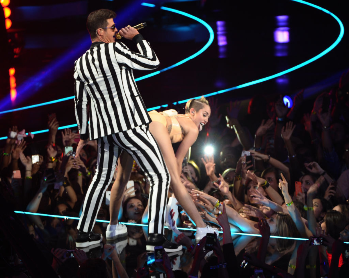Miley Cyrus VMA performance outfit how it stunned fans reactions explained