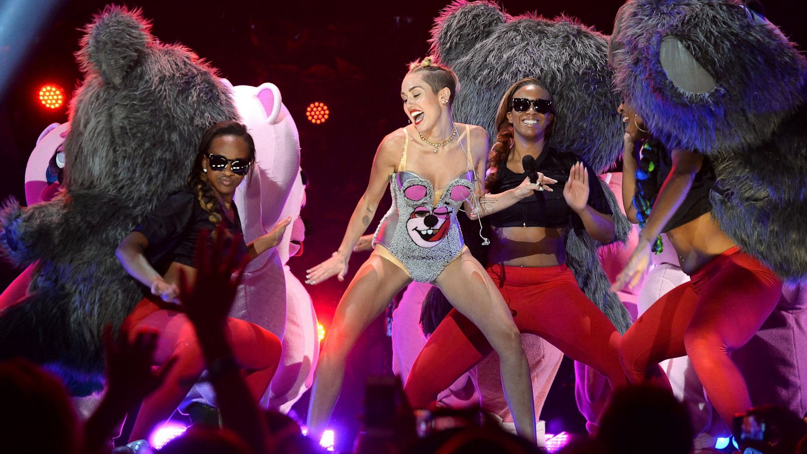 Miley Cyrus VMA performance outfit how it stunned fans reactions explained